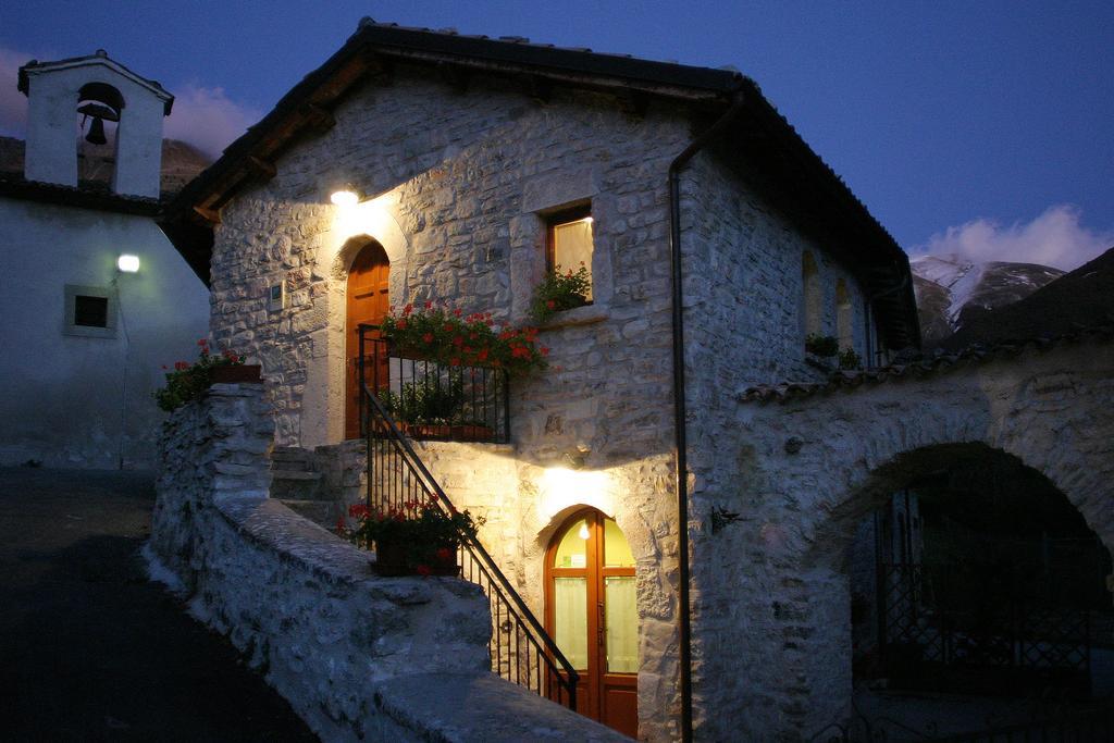 B&B Cascina Dell'Orso Castelsantangelo sul Nera Dış mekan fotoğraf